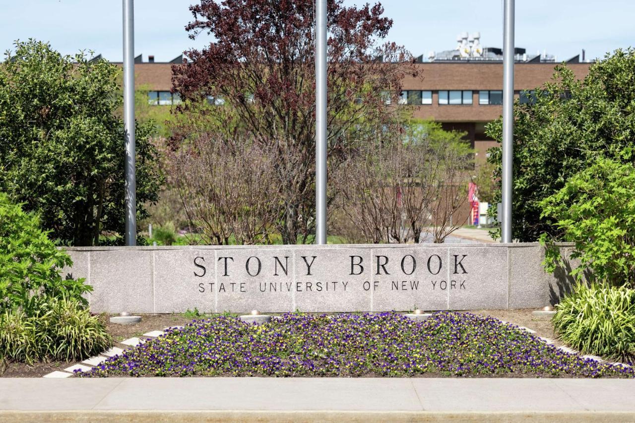 Hilton Garden Inn Stony Brook Exterior photo